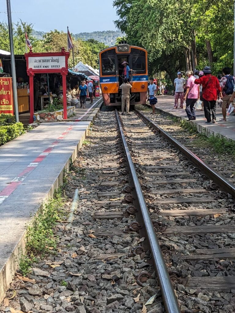 thai-train-river-kwai-bridge