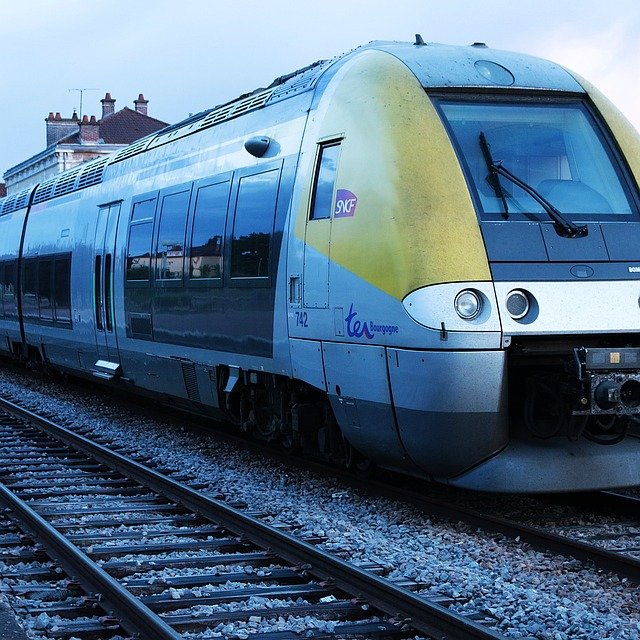 paris-to-versailles-palace-train